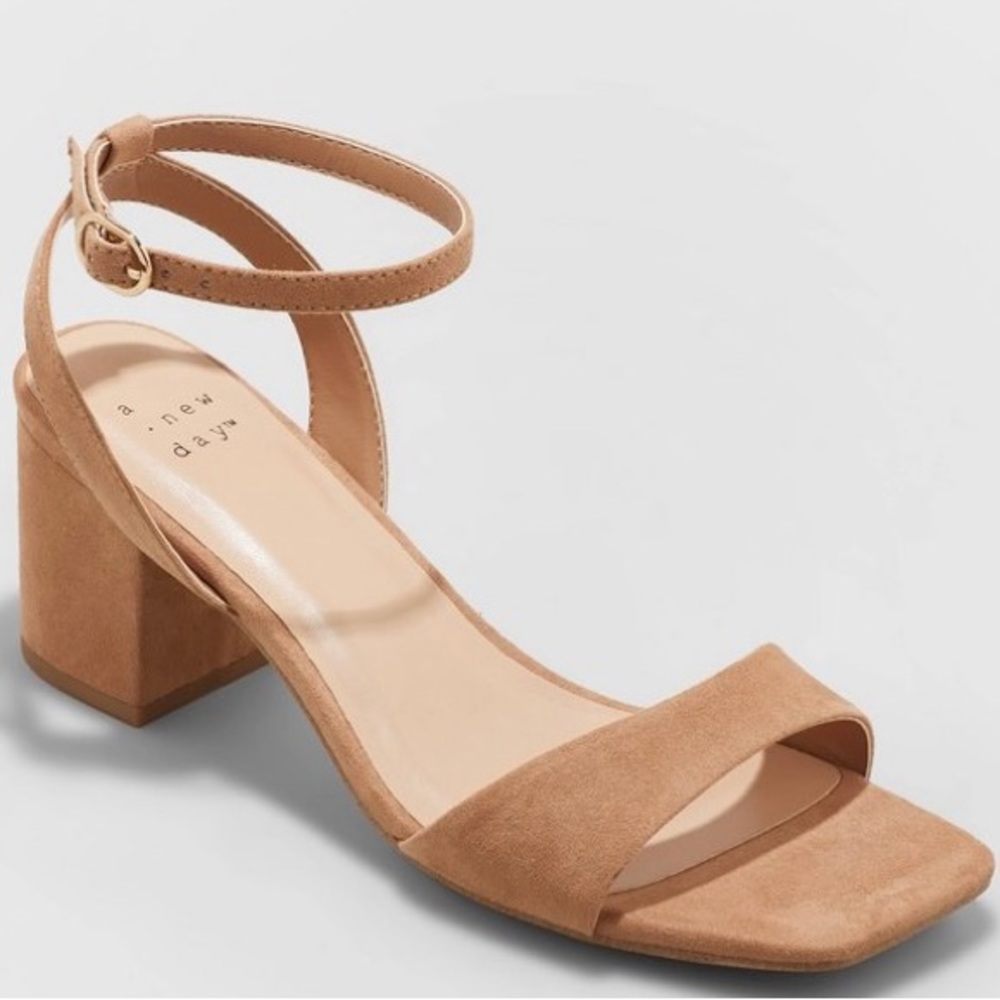 Microsuede 2.5 inch heel sandal. Open square toe. New with tag . Size 6W